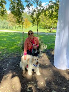 Villa Castelbarco Pindemonte Rezzonico, Lecco: lo splendido e dolcissimo cagnolone Boris accompagna la sua mamma e papà umani nel giorno più importante della loro vita