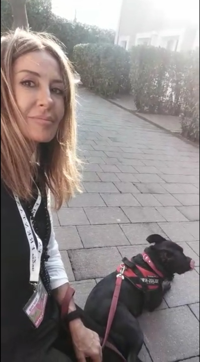 Wedding a Roma: la piccola Becky alla festa matrimoniale della sua famiglia umana