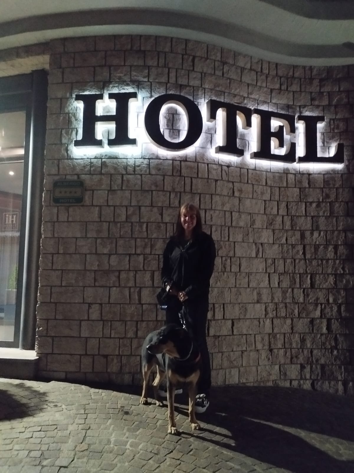 Travel Dog Sitting LCDS a Milano! Per Zorro relax in hotel.